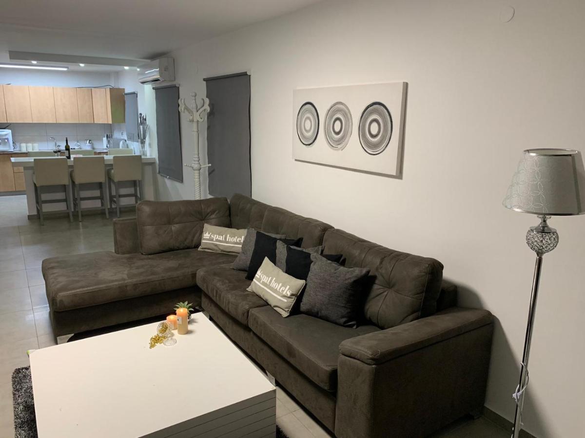 דירת 5 חדרים מול הים Apartamento Bat Yam Exterior foto
