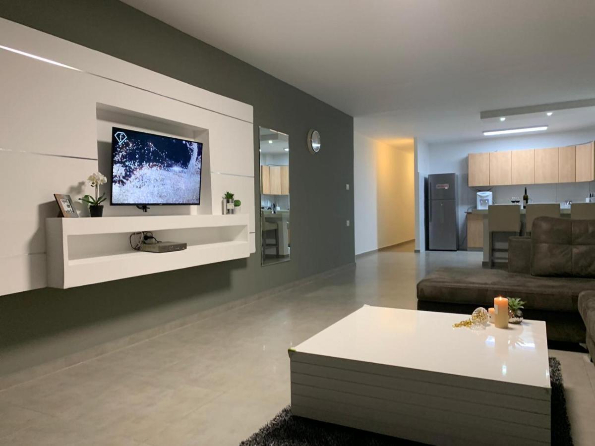 דירת 5 חדרים מול הים Apartamento Bat Yam Exterior foto