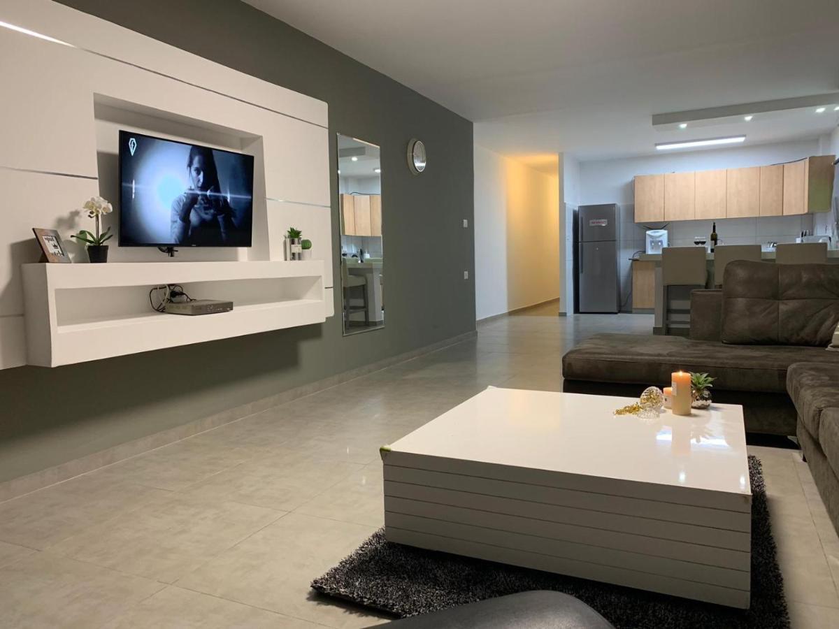 דירת 5 חדרים מול הים Apartamento Bat Yam Exterior foto